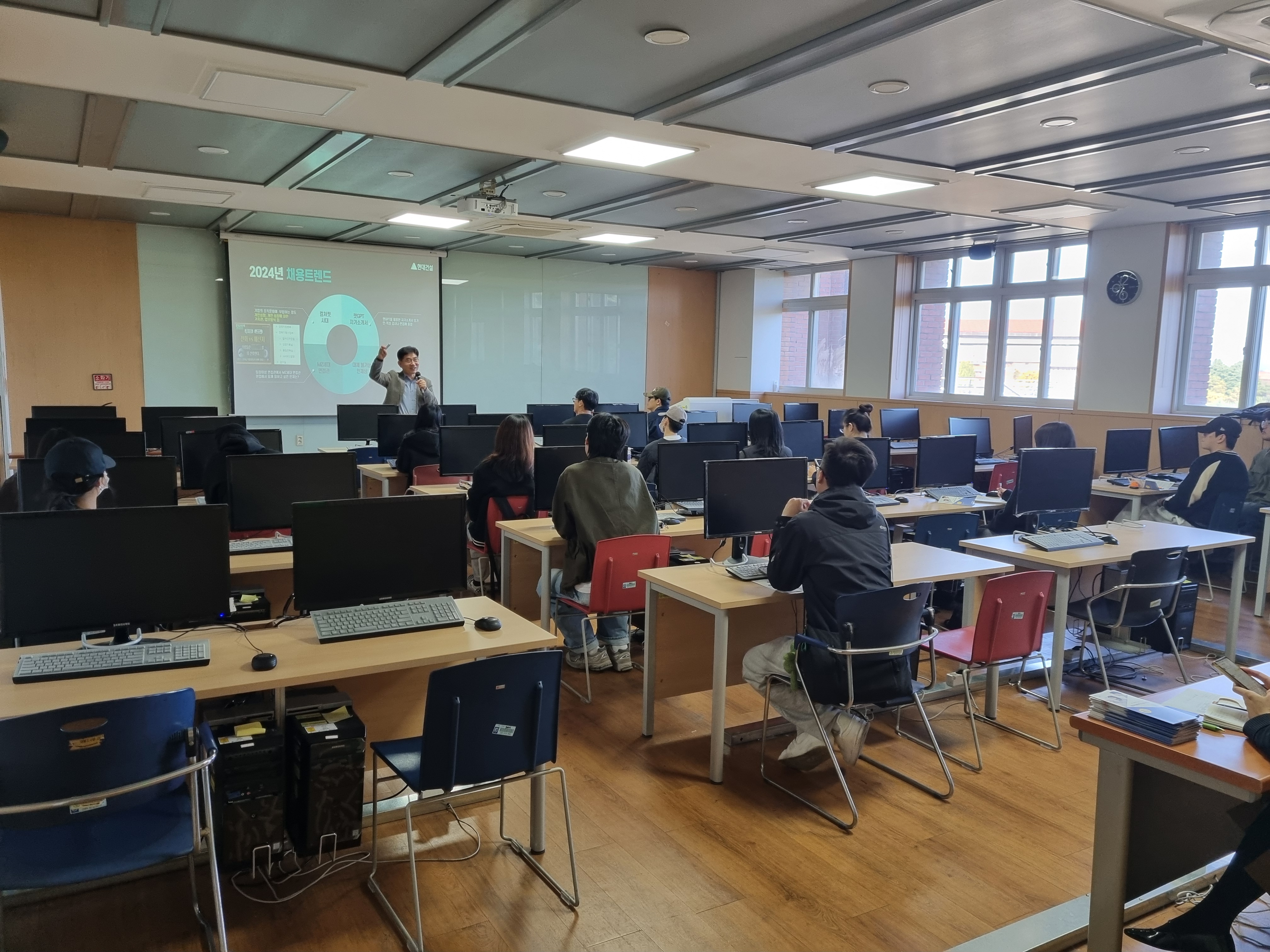 20241106_104057.jpg 대구대학교 취업지원센터와 현대건설 기술교육원 진로특강 및 취업완성 아카데미 설명회 개최